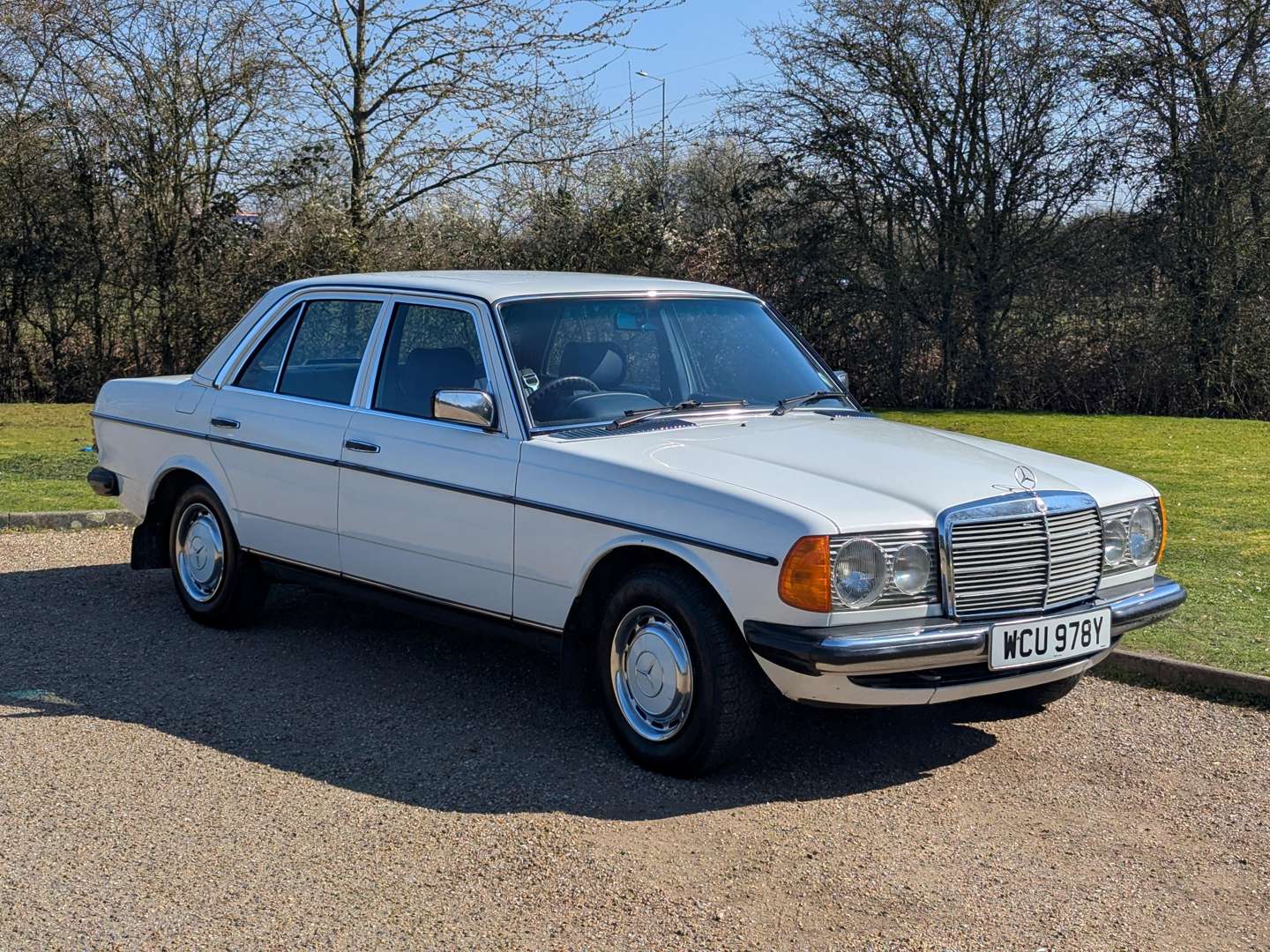1982 MERCEDES 240D W123 - Image 1
