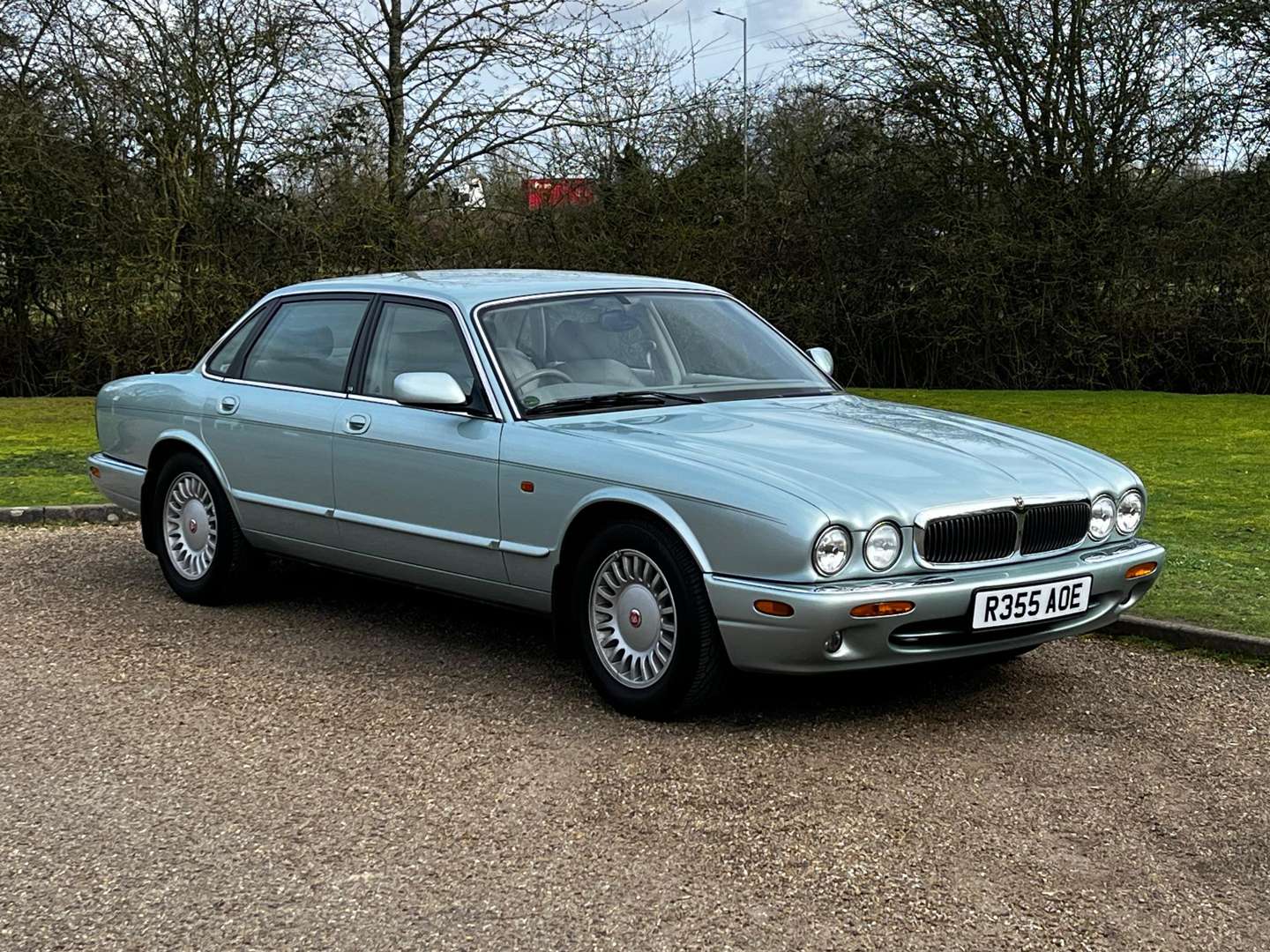 1998 JAGUAR XJ8 AUTO - Image 1