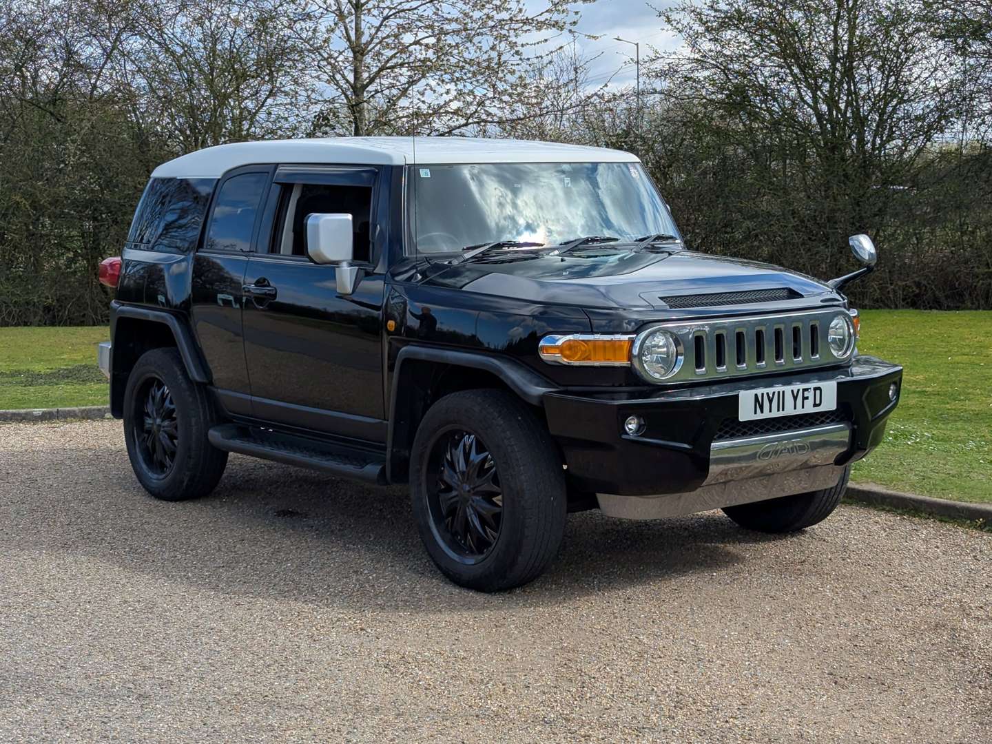2011 TOYOTA FJ CRUISER AUTO - Image 1