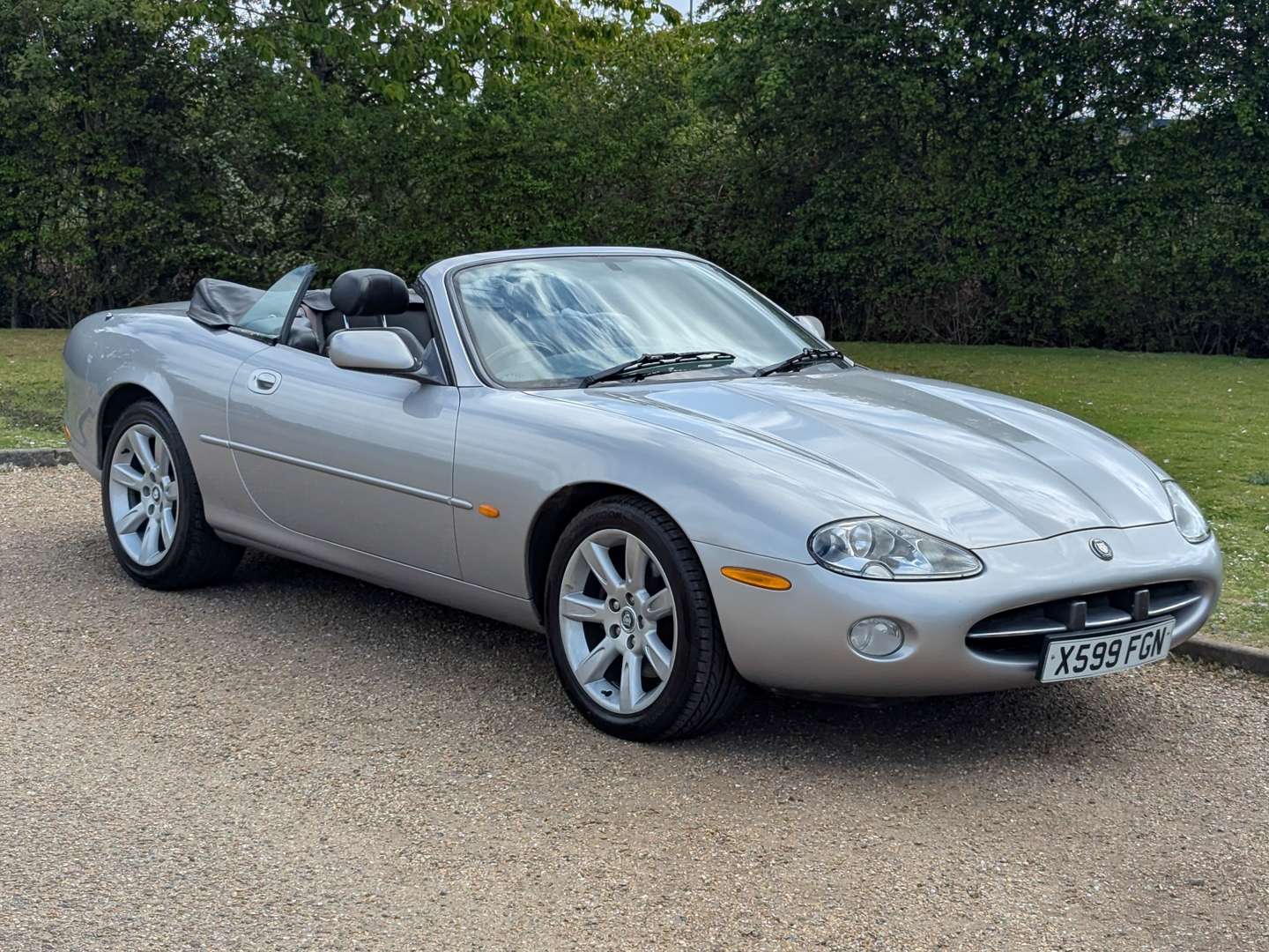 2001 JAGUAR XK8 CONVERTIBLE AUTO - Image 1
