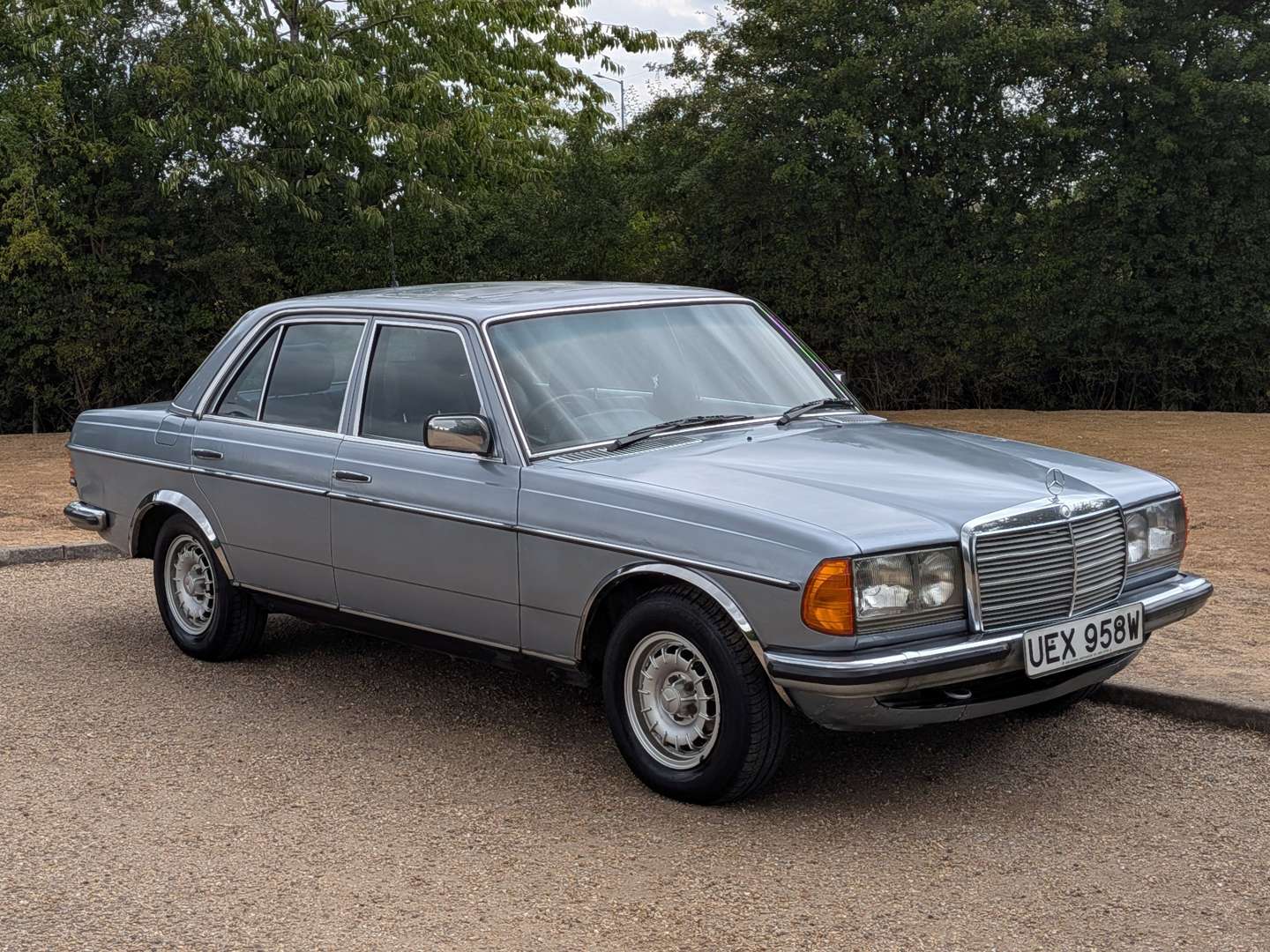 1980 MERCEDES 280E W123 - Image 1