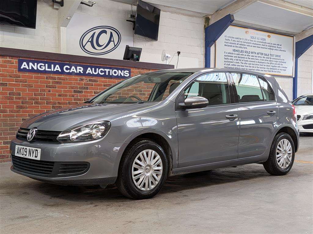 2009 VOLKSWAGEN GOLF S - Image 1