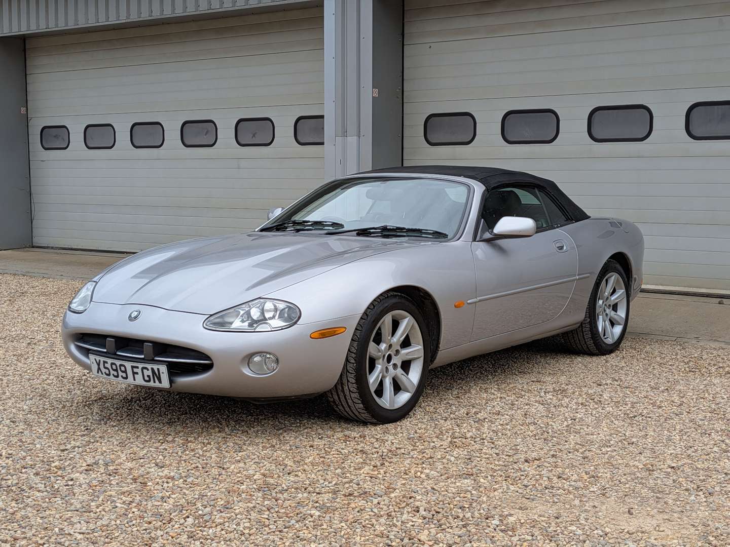2001 JAGUAR XK8 CONVERTIBLE AUTO - Image 1