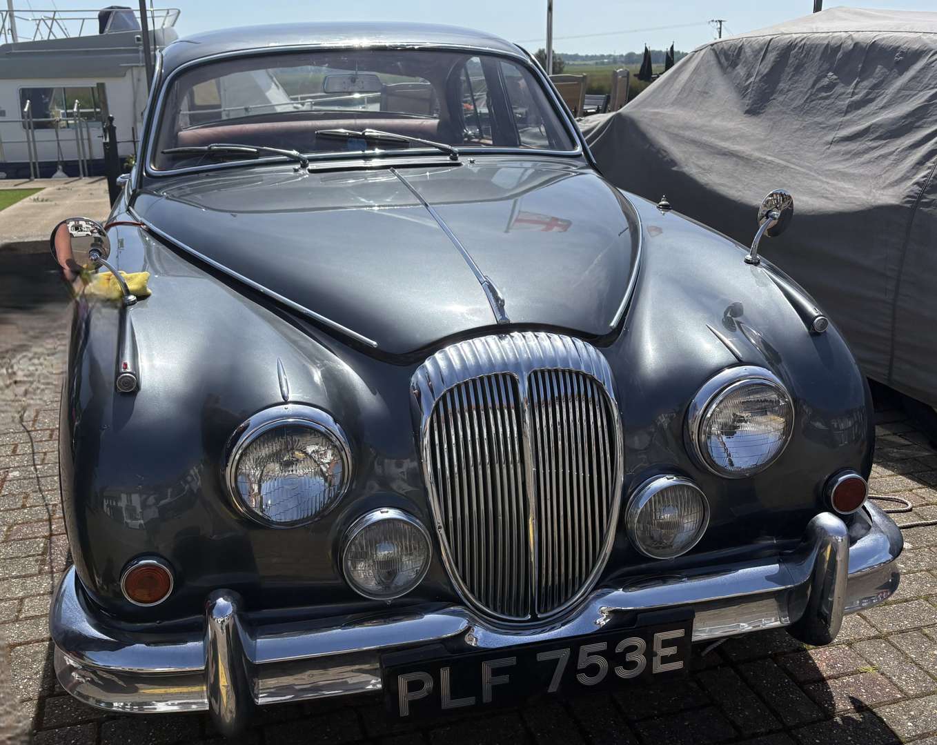 1967 DAIMLER V8 250 - Image 1