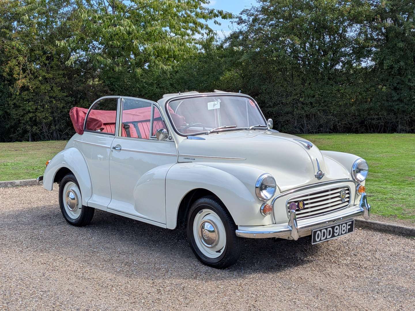 1968 MORRIS MINOR 1000 - Image 1