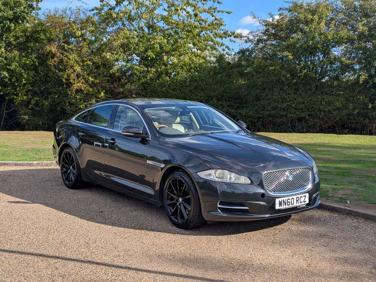 2010 JAGUAR XJ PREMIUM LUXURY V6 - Image 1