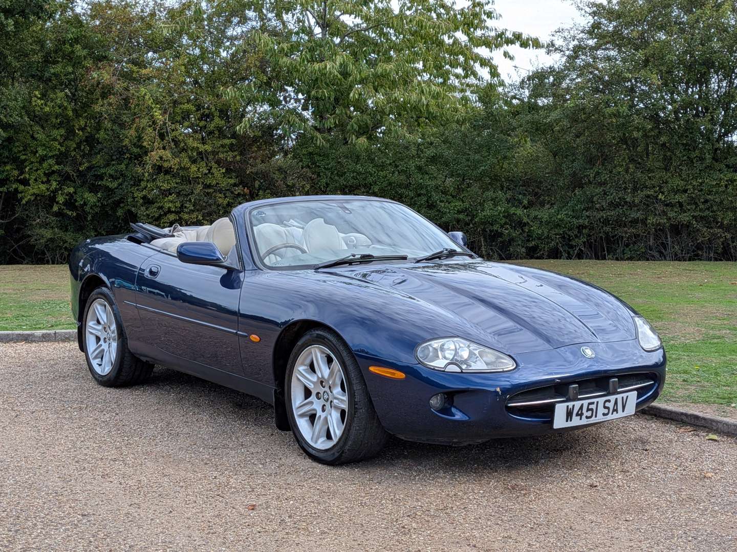 2000 JAGUAR XK8 - Image 1