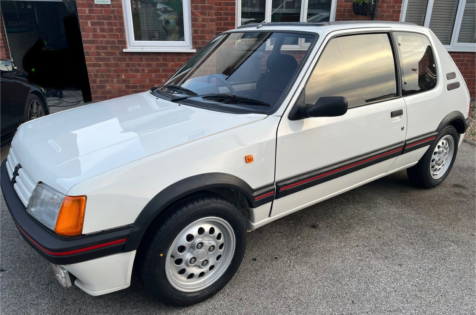 1986 Peugeot 205 GTi Phase 1 1.6 - Image 1
