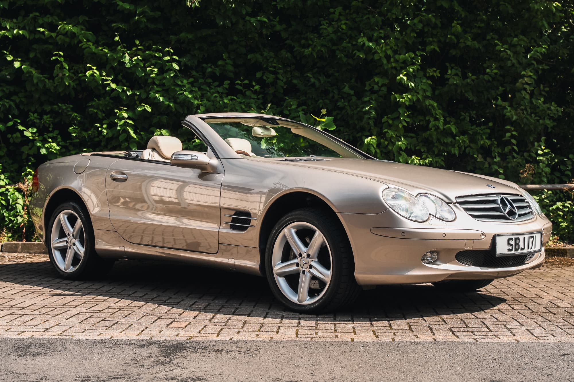 2004 Mercedes-Benz (R230) SL500 - Image 1