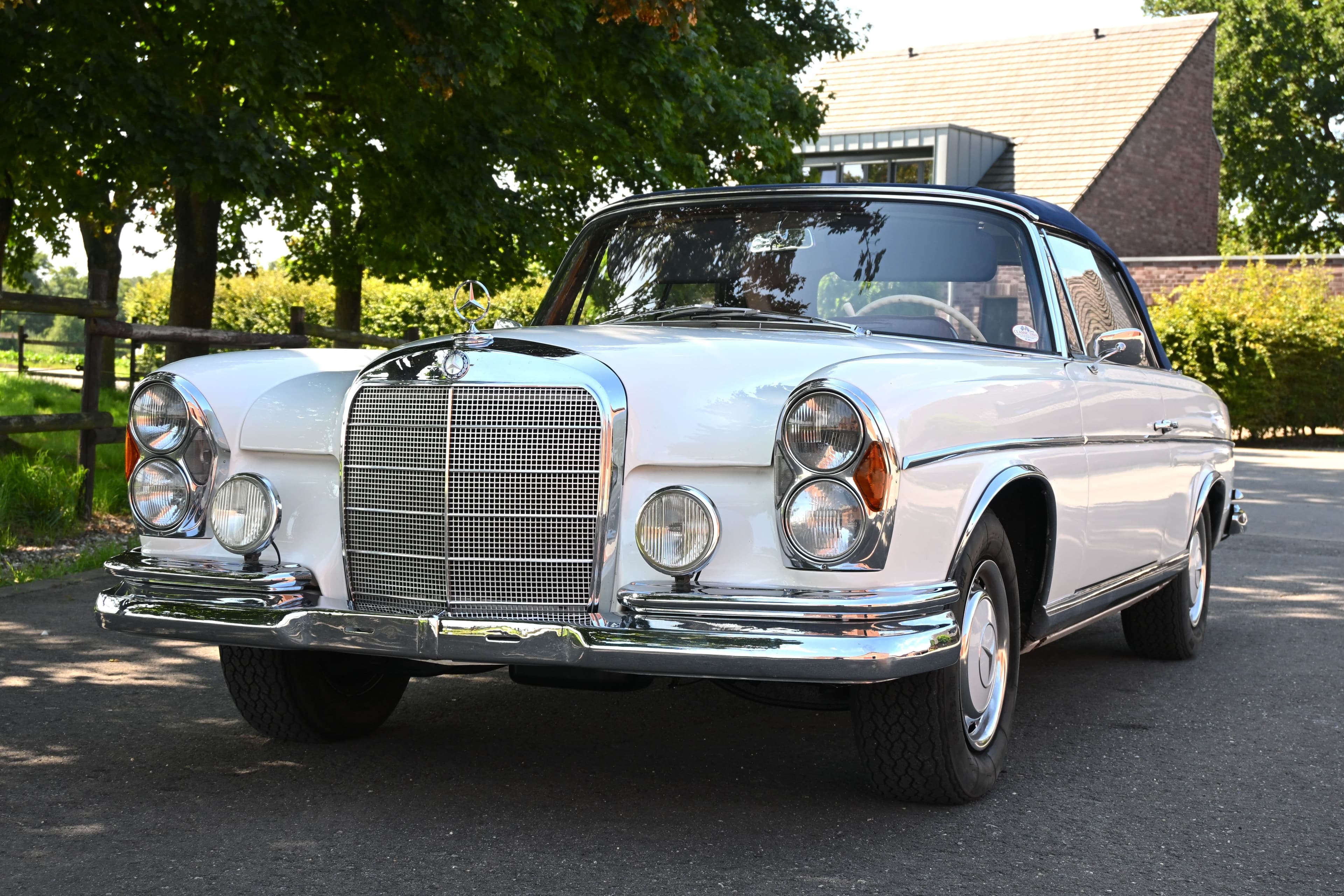 1962 Mercedes-Benz (W112) 300 SE Cabriolet - Image 1