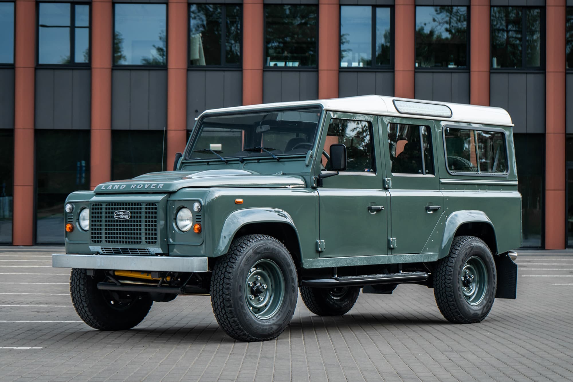 2007 Land Rover Defender 110 XS Station Wagon - Image 1