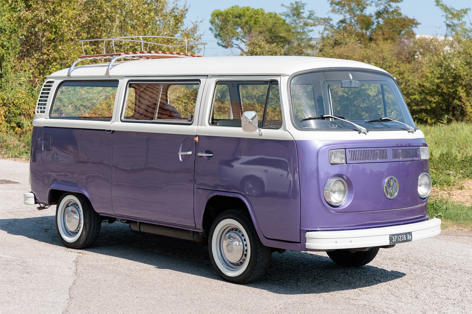 1972 Volkswagen Type 2 (T2) Kombi - Image 1