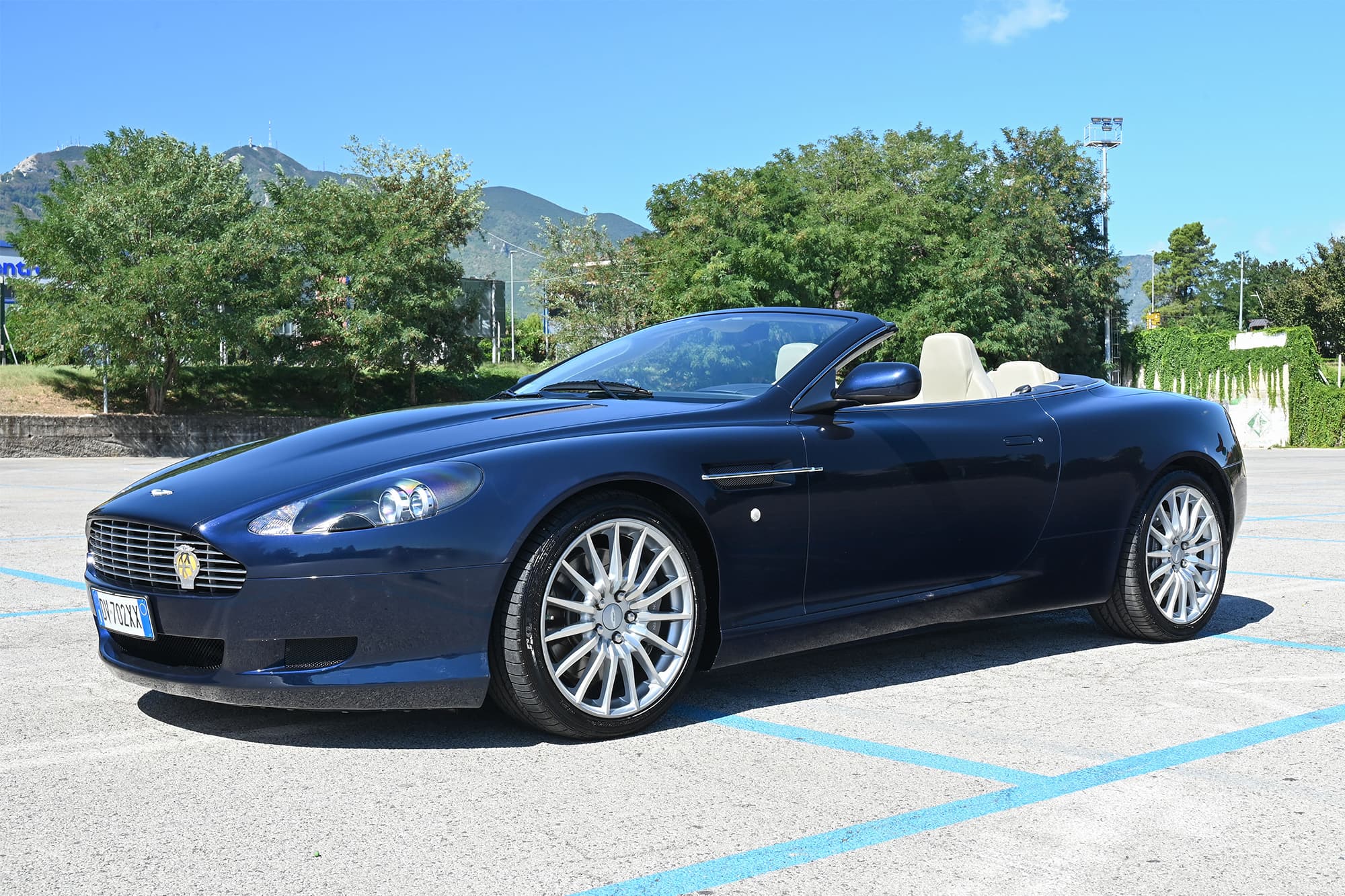2005 Aston Martin DB9 Volante - Image 1