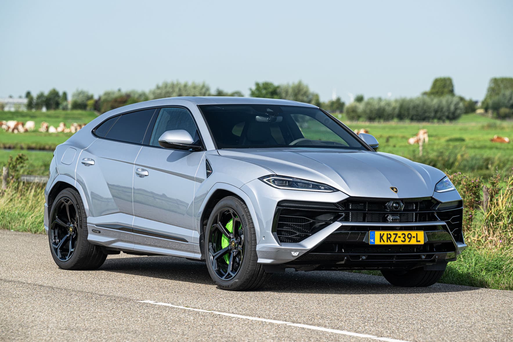2025 Lamborghini Urus SE - Image 1