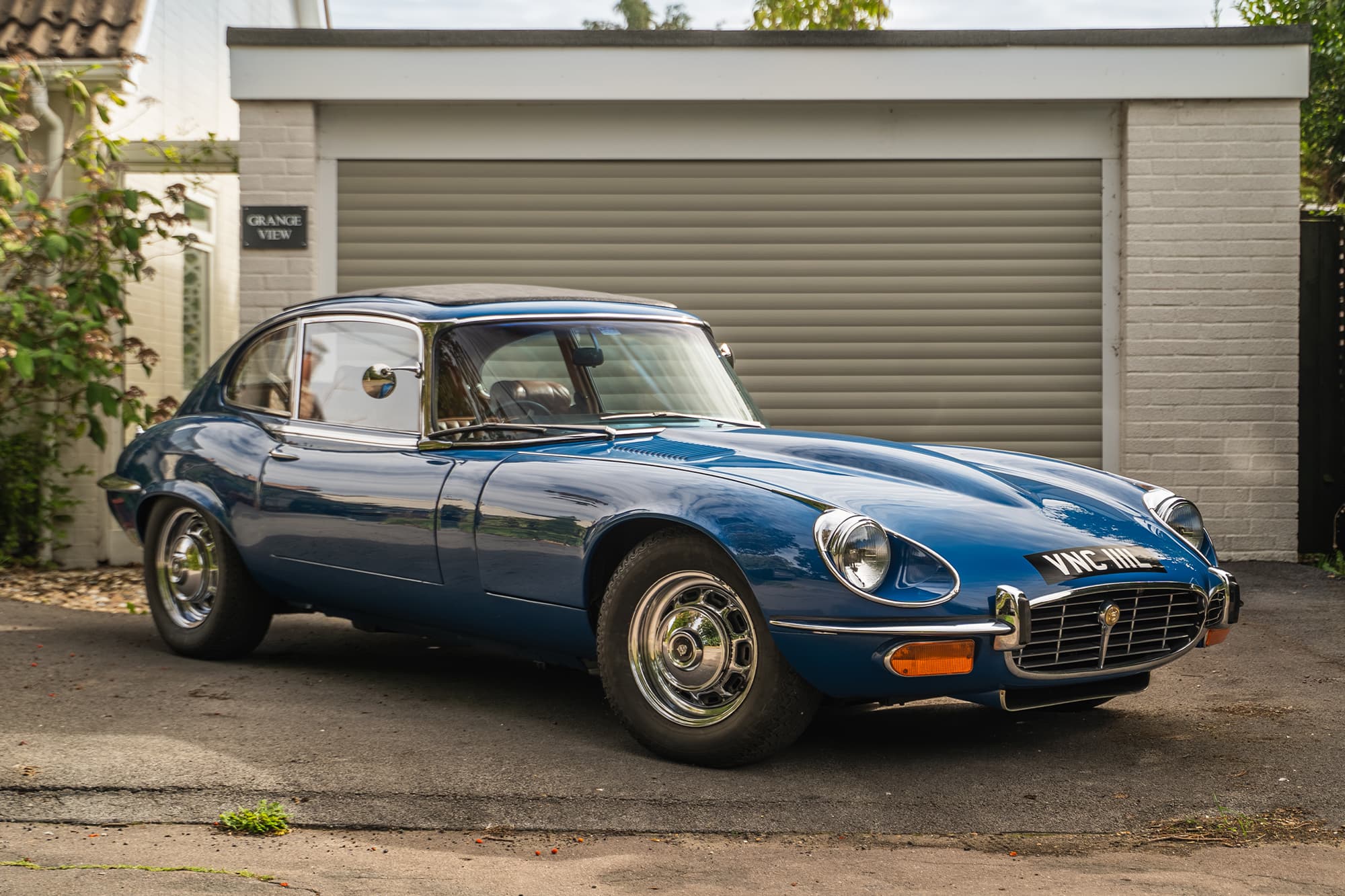 1973 Jaguar E-Type Series 3 V12 2+2 FHC - Image 1