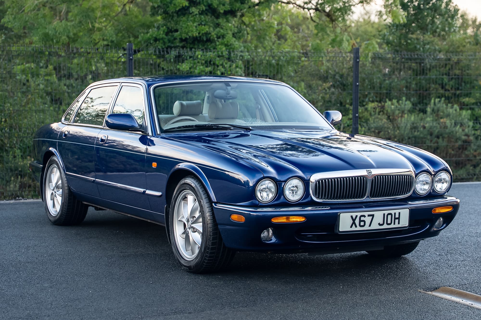 1999 Jaguar XJ8 3.2 - Image 1