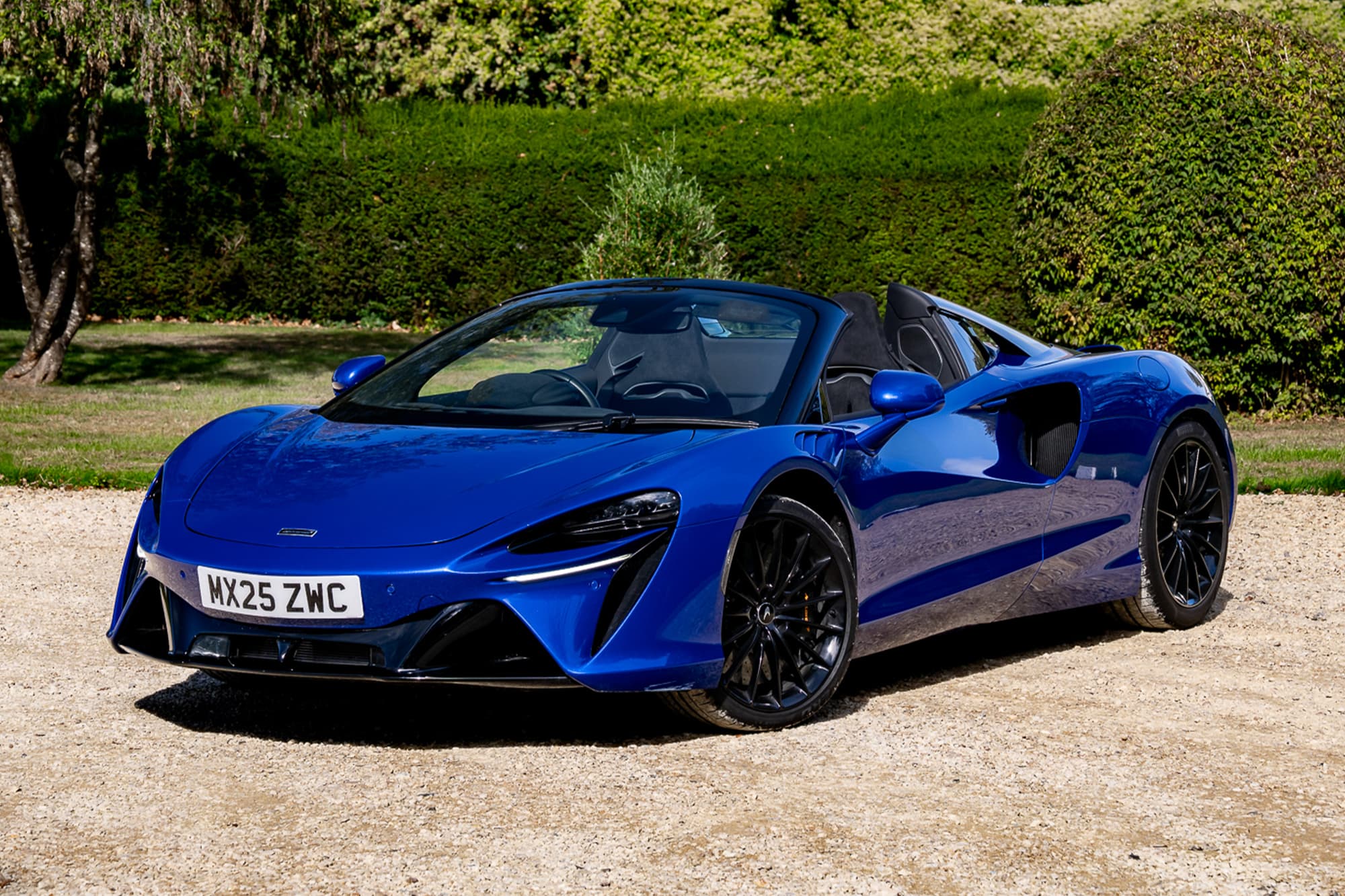 2025 McLaren Artura Spider - Image 1
