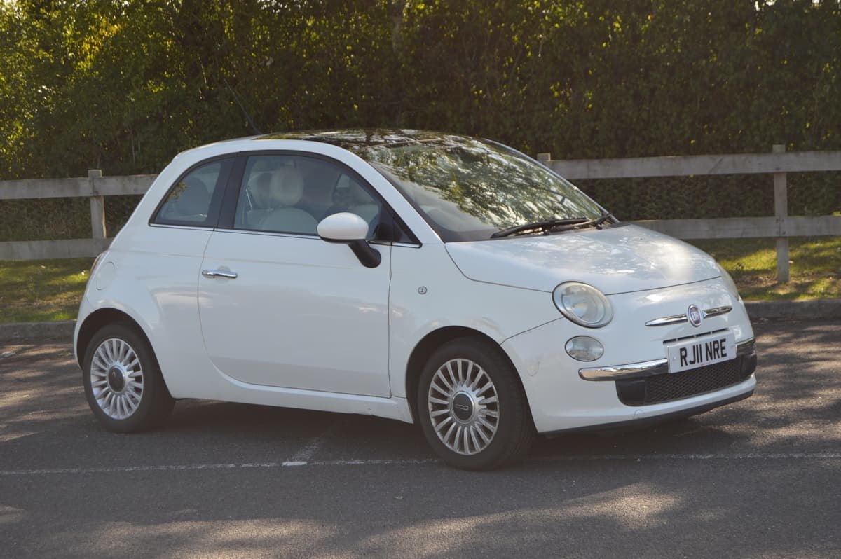 2011 Fiat 500 Lounge - Image 1