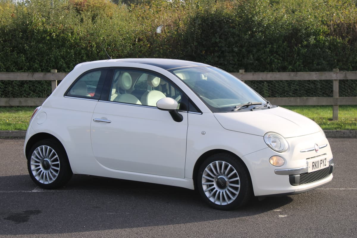 2011 Fiat 500 Lounge - Image 1