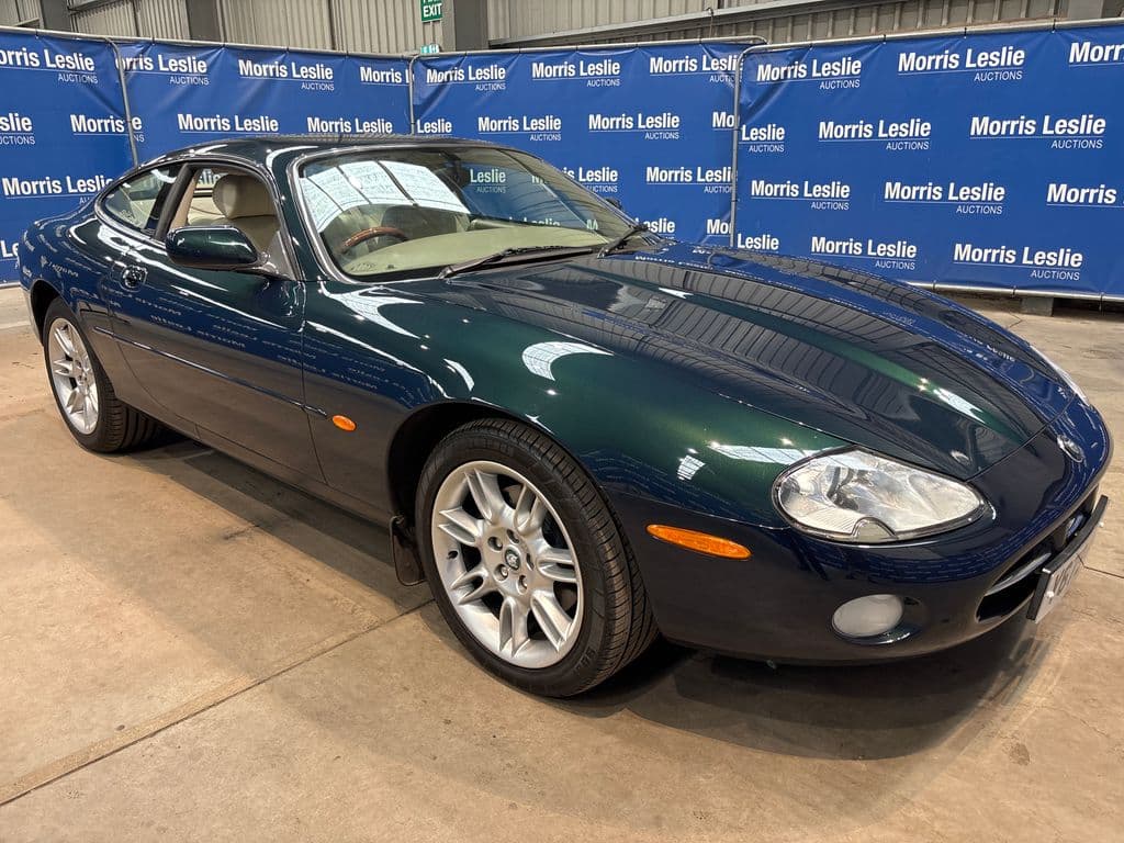 Jaguar XK8 COUPE - Image 1