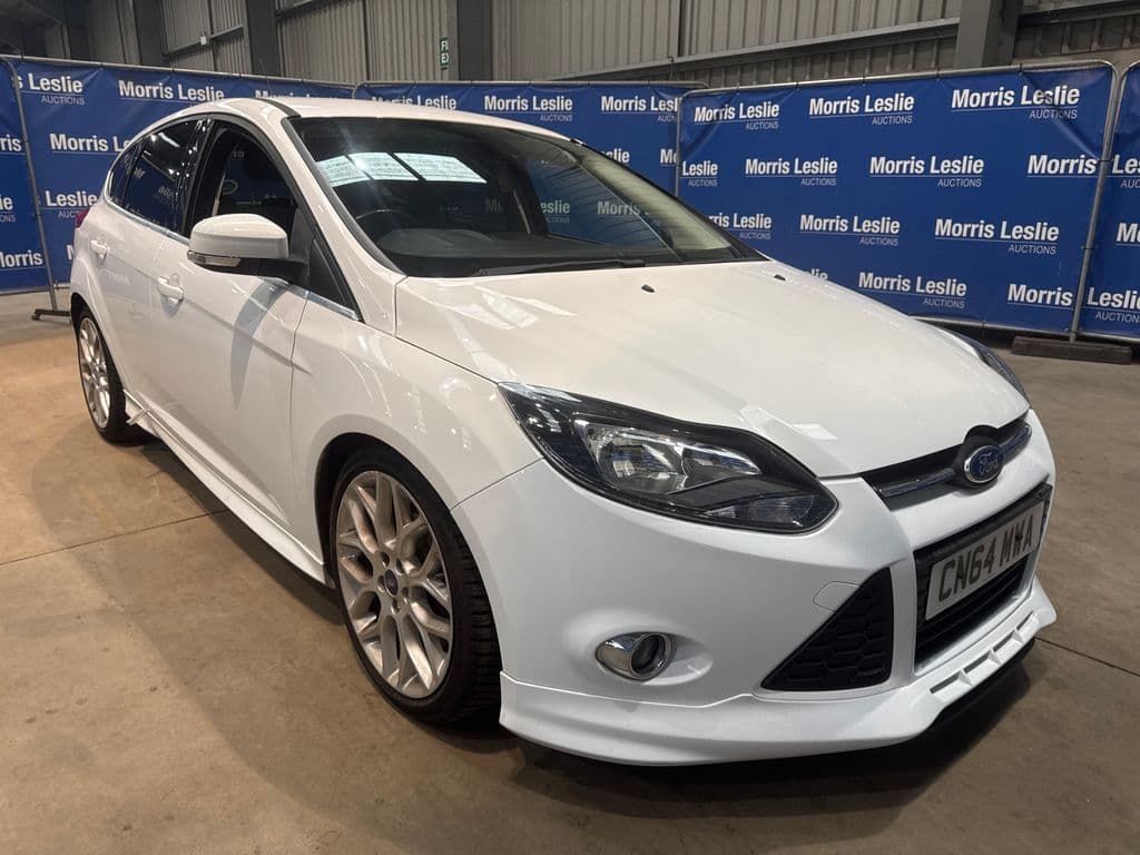 2014 Ford FOCUS 1.0 125 EcoBoost Zetec S 5dr - Image 1