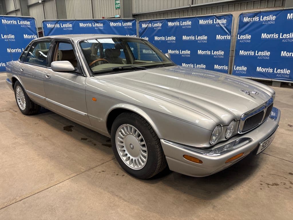 2001 Jaguar V8 XJ SRS XJ8 - Image 1