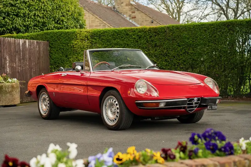 1975 Alfa Romeo 2000 Spider Veloce - Image 1