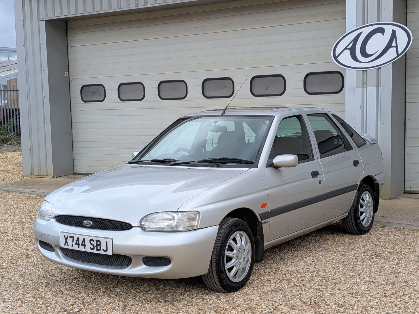 2000 FORD ESCORT FLIGHT - Image 1