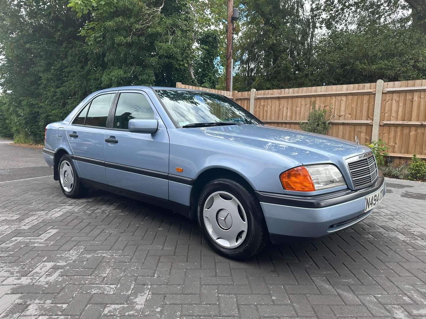 1995 MERCEDES C180 CLASSIC W202 AUTO - ONE REGISTERED KEEPER FROM NEW - Image 1