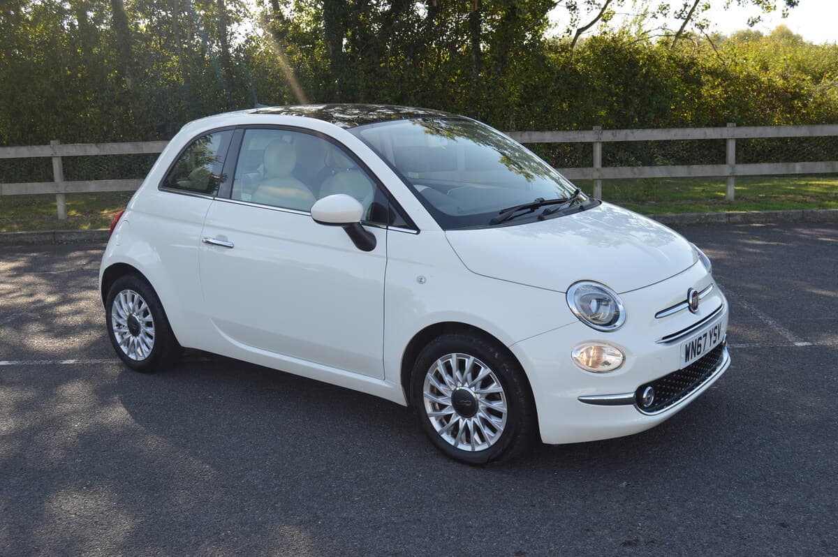 2017 Fiat 500 Lounge S-A - Image 1