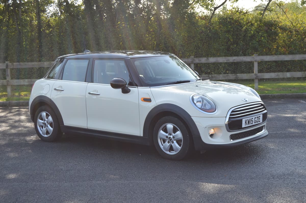 2015 Mini Cooper Auto - Image 1
